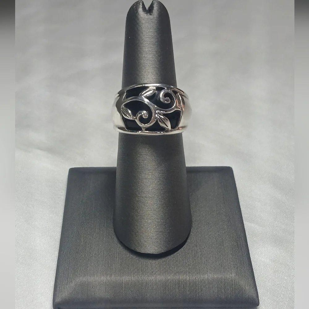 Sterling Silver & Black Onyx Ring. Size 7. - Picture 7 of 8